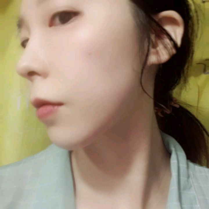 #협찬
자주 붓는 얼굴 다리 괄사마사지로
하루 5분 간편하게 셀프홈케어하기!

순한멀티오일+괄사마사지 꿀조합♡
턱선 넥라인 종아리 허벅지 
부위에 맞게 돌고래 코뿔소  세라믹괄사로 데일리마사지 해주니 시원시원하니 넘나 좋은거+_+

종아리 붓기도 줄고 
턱선도 제법 날렵해진 느낌적인느낌~ 
혈액순환도 잘되면서 
붓기관리도 편하다눙'ㅅ' 

브이라인을 위해 꾸준히 해보려구용
쉬운붓기관리엔 
데일리 괄사마사지추천!

#첫줄안녕 #일상 #데일리 #관리하는여자 #뷰티
#괄사 #괄사마사지 #탄력마사지 #두피 #홈에스테틱 #셀룰라이트
#에드뷰 #돌고래 #코뿔소 #edview #guasha #massage
#운동하는여자 #직장인일상 #직딩 #선팔하면맞팔 #좋반 #셀카 #셀스타그램
 #얼스타그램 #좋테 #l4l #like4likes
 #kbeauty
