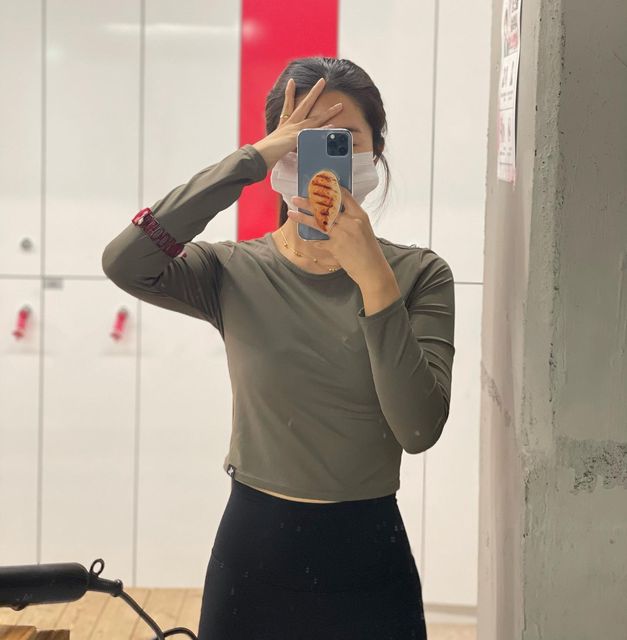 운동하는 김쮸 🇰🇷💪🏻 on Instagram: "어운완! 오운완! 여러분 넘 오랜만인가 가타여.. 그치만 전 아침마다 미라클 모닝 하구 있었어여.. 아침에 운동하고 피곤해 하느라 사진찍는거 맨날