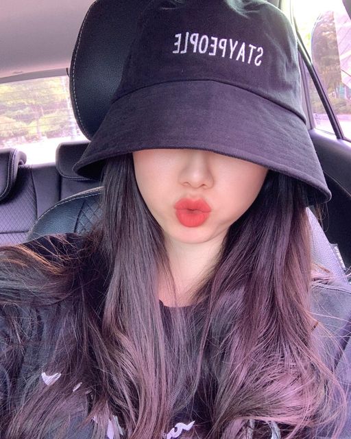 김채아 on Instagram: "#협찬 @staypeople #스테이피플 #버킷햇 스테이피플 버킷햇 블랙🖤 ⠀ 스테이피플 무드 가득한 버킷햇을 착용해봤어요! ⠀ 버킷햇 완전 제가 좋아하는 스타일의 디