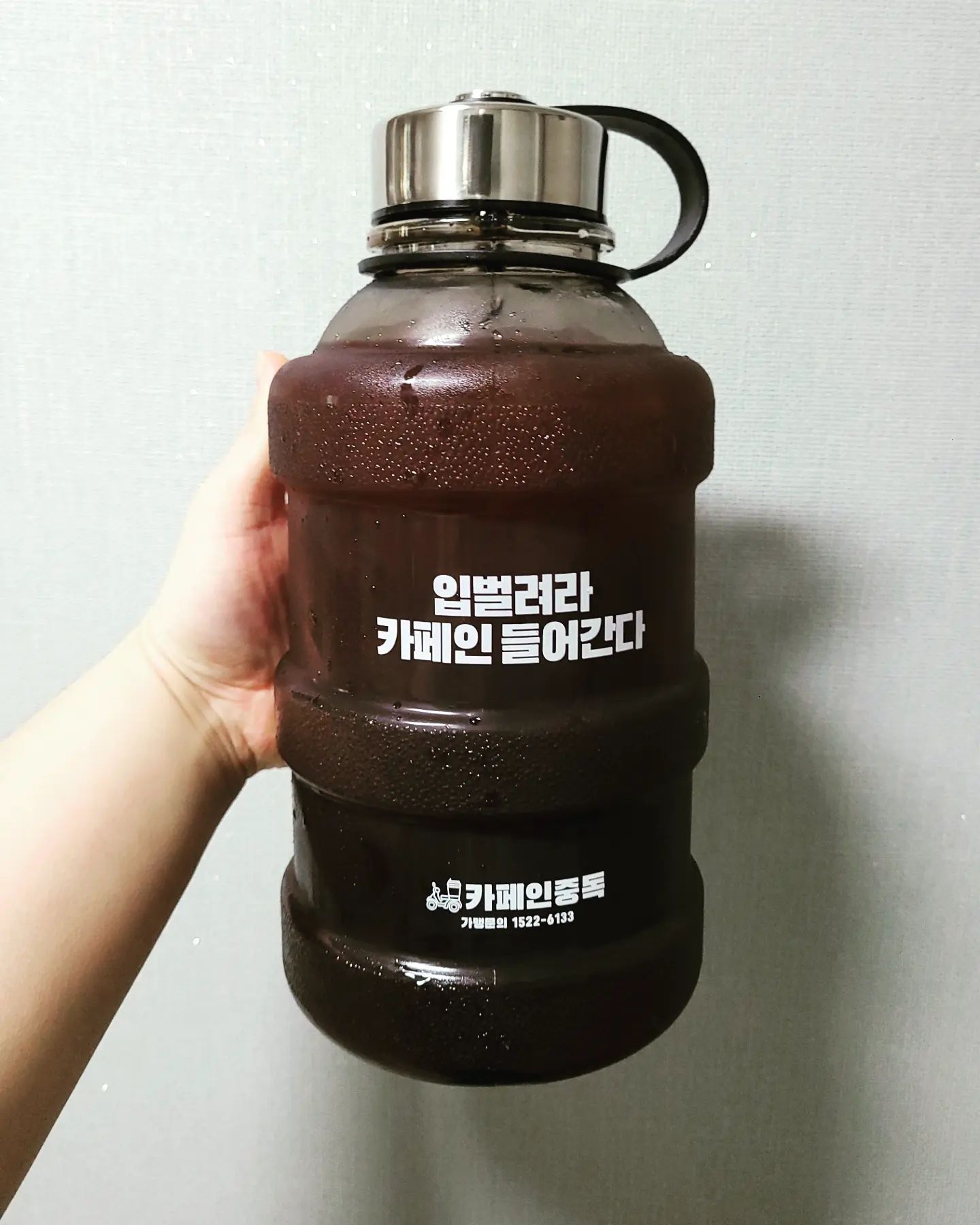 궁금해서 직접 가게에 전화해서 여쭤본
보람이 잇다ㅋㅋㅋㅋㅋㅋㅋㅋㅋㅋㅋㅋㅋ진짜 짱짱크네...
커피 다 마시고 물 담아서 운동 각이다...
진짜 카페인 중독될 것 같다🤣🤣🤣🤣🤣

#카페인중독 #커피 #카페 #홈카페 #보틀 #물병 #팔에근육생길듯 #존맛