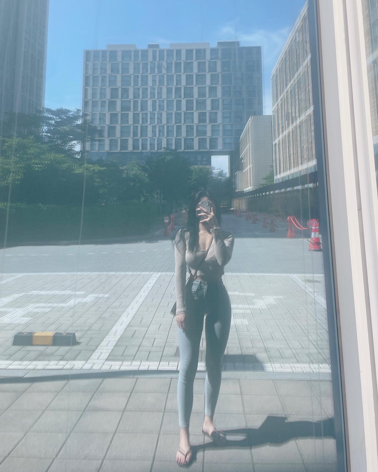 벌써 목요일👻 다음주면 겨울인데 내발은 아직 여름이야😛 

#필라테스 #요가 #플라잉요가 #인천요가 #송도요가 #flyingyoga #에어리얼요가 #필라테스강사 #요가강사 #운동 #좋아요 #일상 #셀카 #일상스타그램 #운동스타그램 #헬스타그램 #플라잉요가지도자 #맞팔 #좋튀 #소통 #yoga #헬스 #필라테스 #pilates #운동하는여자 #인천 #송도pt#오운완 #follow #갱인스타그램