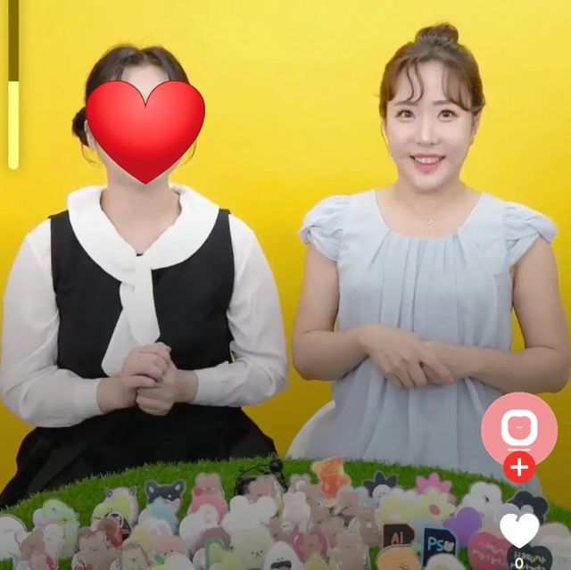 쇼호스트 노노아 on Instagram: "네이버 두번째 라이브 방송!! 보러와주시고 구매해주셔서 감사합니다😁😁😘😘😘 그립톡이 너무 귀여워서 신났던 방송이었습니다!! 미니몬스터 친구들 너무
