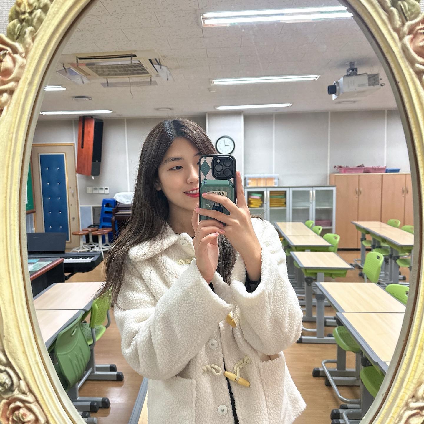 11월은 조금 더 차가워진 공기를 조금 더 따수운 마음으로 덮을 수 있기를:D 이번달도 부지런히 열심히 행복하게🙃