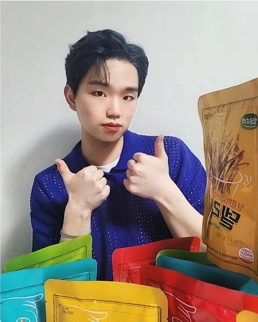 김선 on Instagram: "#광고 다이어트 하시는 분들 집중! 남녀노소 누구나! 고단백 저칼로리 간식! 다이어트 또는 술안주로도 즐겨 먹는 스낵입니다. 델리항 스낵 바로 구입해보세요! 상품 링크 ur