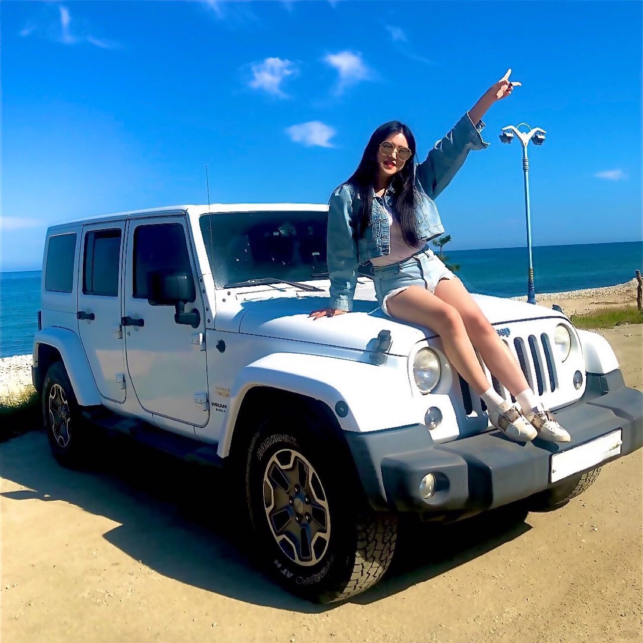 여름 좋아 청량해🔵⚪️
.
.
.
#차스타그램 #jeep #wrangler