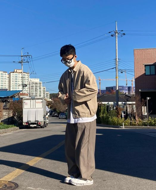 해담 on Instagram: "#광고 패션 액세서리 브랜드, ‘right here’에서 보내주신 ‘블랙 볼드프레임 뿔테안경’ 입니다🤗 먼저 요 안경의 장점..! ✔️무난한 아무 착장에 써도 포인트로 작
