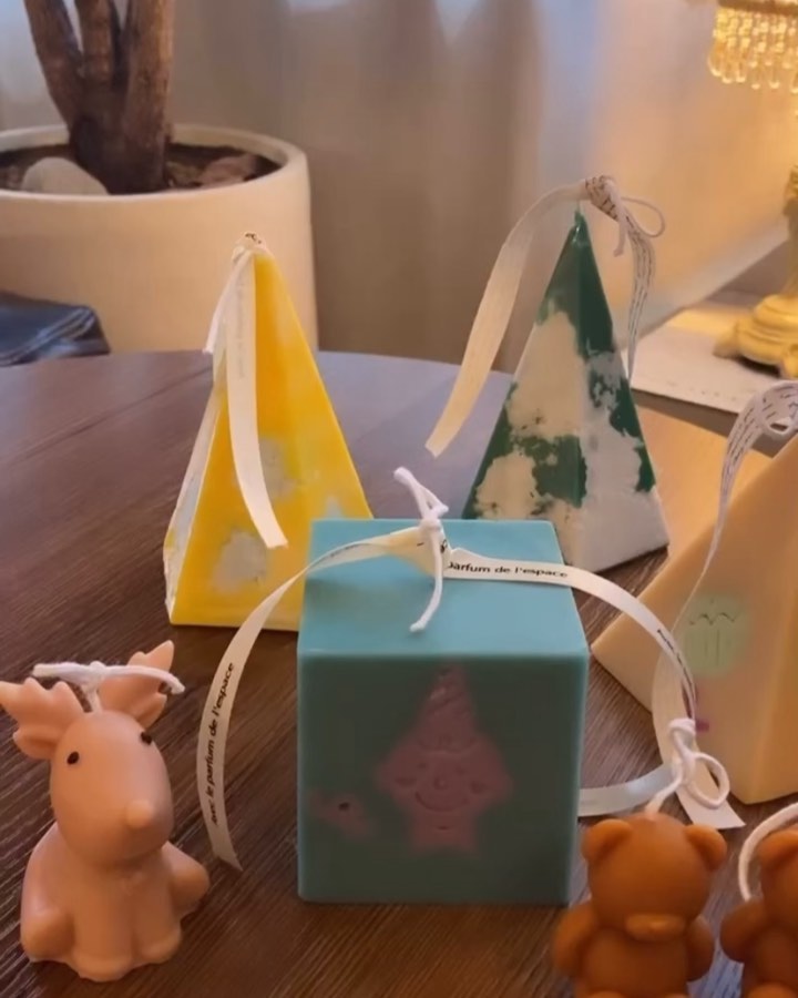 Candle Oneday Class🕯️
🎀캔들 원데이 클래스🎀
수원 광교에 새로 오픈한 breeze_today_ 브리즈투데이 캔들 공방에서 커플 원데이클래스 들었어요 :)
아기자기하고 따뜻한 느낌의 공방도 너무 예뻤고 선생님이 친절하게 차근차근 잘 설명해주시고 알려주셔서 덕분에 처음 해보는데도 이렇게 예쁜 작품 만들 수 있지 않았나 싶어요 ㅎㅎ 향도 다양하게 준비해놓으셔서 취향에 맞게 고를 수 있고 음악까지 완전 제 스타일이였던 곳,,❤️ 좋은 추억 냄기고 갑니다 ♡◟(•ᴗ•)◞♡ 힐링 그 잡채

#원데이클래스 #캔들 #캔들공방 #키즈클래스 #데이트코스 #커플클래스 #비누공방 #수원 #candle