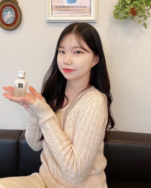 주현이🐰 on Instagram: "#광고 https://www.scelmar.com/ [셀마르 오드뚜왈렛 프리미에 아무르] -피부 건강을 위해 인체에 유해한 성분을 배제하고 동물성 원료를 사용하지 않음 -은은하고 포근