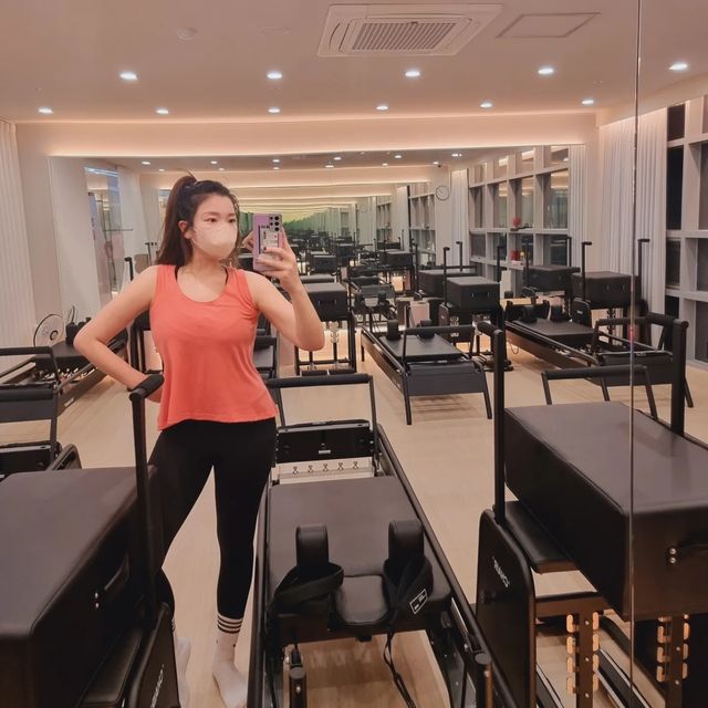 여행하는 술꾼언니💋 on Instagram: "#광고 #바디소나타요가필라테스송도점 전 10년전에 핫요가 필라테스 이후로 해본적 없어요 ☆기구필라테스☆는 완전 첫경험! 강력한 코어운동이라며 엄청