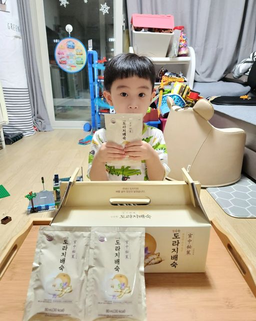석쥬아빠 on Instagram: "#엄마건강닷컴 #참다운주식회사 #건강식품 #도라지배즙 #도라지배숙 #목관리 #미세먼지 #기관지관리 #기관지건강 #마른기침 #잔기침 #기침가래 #환절기 #제품제공 #협찬