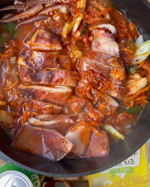허니와레몬 (강아지핀맛집) on Instagram: "아~ 정말 맛있게 잘 먹었습니다~ 출시되기 기다렸다가 먹으니 더 근질근질 설레는 맛이 있었네요~ 알차게 구성된 패키지에 면사리와 모짜렐라 치즈까