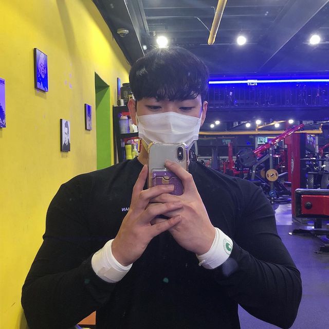 운동하는 취준생 on Instagram: "#오운완 #다이어트 #운동일지 오랜만에 시험 끝나고 운동일지 올리네요🙃 오늘은 빼빼로데이라고 해서 빼빼로 같은 하체 혼내줬습니다🔥 그리고 머슬리안에