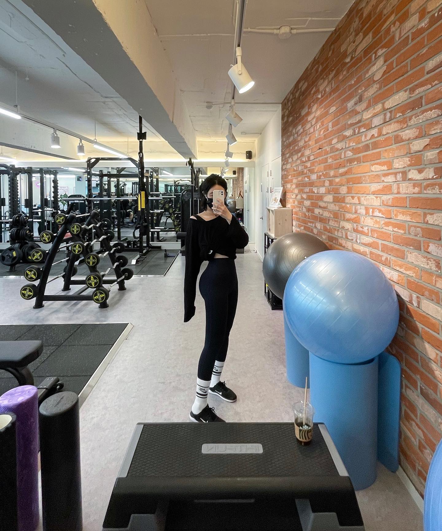 나 다시 PT 시작해따๑`^´๑
진쨔~~~ 내 살 다 박살 내버릴거야👊🏻👊🏻👊🏻

저거 지금 아님 저때도 돼지같다고 찡찡 됬었는데
그럼 지금 내 몸은 왕 돼지네🐷 꿀💗