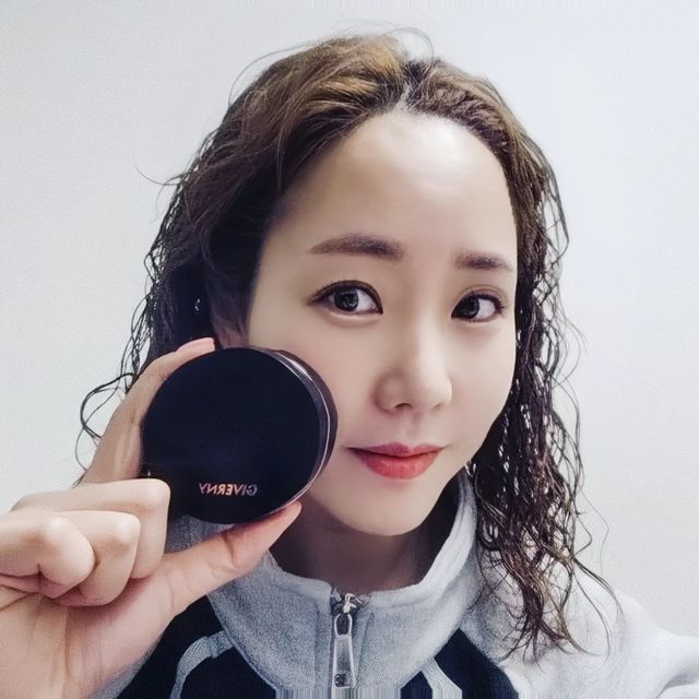 방송인 노노아 on Instagram: "#협찬#지베르니쿠션#고밀착쿠션#세수 인님들 안녕하세요!! 이제 본격적인 가을이 시작됐네요😄😄 #가을 피부 화장은 어떻게 하고 계신가요?? 혹시 스폰지만 두드