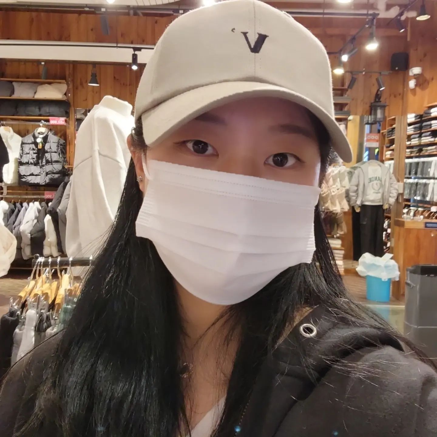 모자가 너무 맘에 들어서 신났던 것 !!