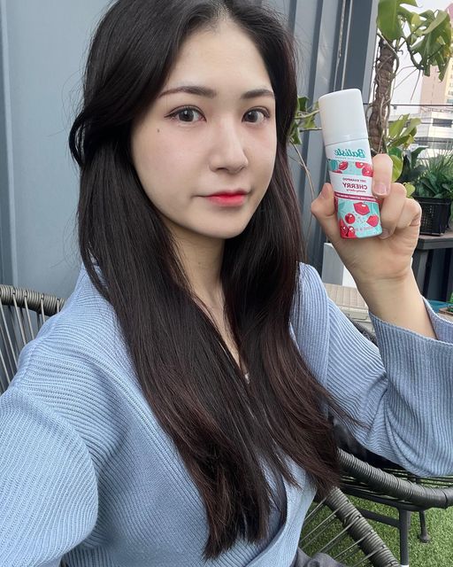 윤선아 on Instagram: "#협찬 #바티스트 전국 올리브영 9년 째 판매 1위를 기록하고 있는 드라이 샴푸에요 🔥 영국, 유럽 전 세계 판매 1위 제품으로 안심하고 사용 가능 ! 작은 사이즈
