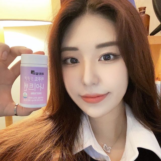 NARI on Instagram: "#광고입니다 진짜 신기하게 3일차부터 붓기가 빠지는게 보이는 신통방통한 나이트번🥹 자기 전에 두알만 먹으면 되니까 번거롭지도 않고 너무 편해서 좋아요🔥 #나이트번 #