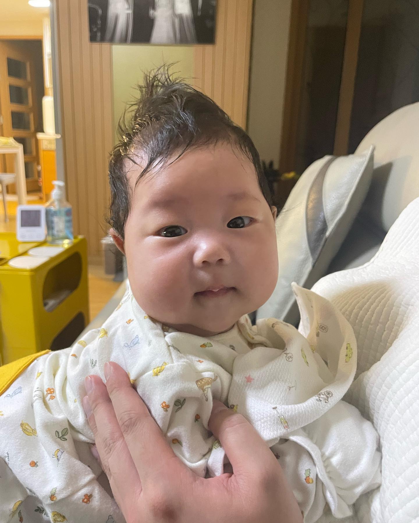 지유의 100일이 곧 다가오네욤👶🏻❤️
하루하루 커가는 모습 보면 정말 남는게 사진뿐인거 같아 열심히 찍어주고 있어요😖너무 귀여워.........😖😖💛
#83일#흑호랑이띠#👶🏻