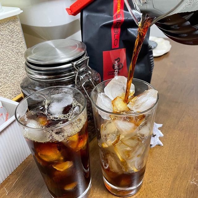 언덕집 on Instagram: "#협찬 집에서 핸드드립으로 커피 즐기시는 인친님 계신가요⁉️☕️ 저는 항상 갈아져 있는 원두 사서 핸드드립 해먹곤 했는데요, 이번에 커피디아블로에서 프리미엄 에