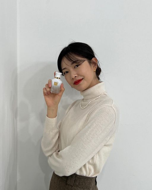 보라 on Instagram: "#협찬 #광고 진한 향수를 안 좋아하는 제가 알게 된 셀마르 오드퍼퓸 몽 리스🤍 잔잔한 꽃향기로 뿌리자마자 진하지 않아서 자연스러운 향기로 너무나 마음에 들었어요! 7-8