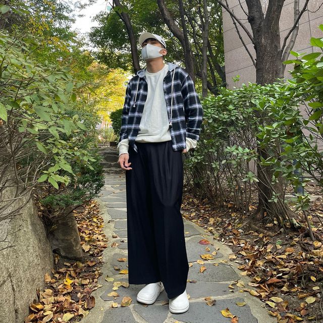 윤효진 on Instagram: "#광고 안녕하세요! 이번에는 해시업(@hash.up)에서 체크후드셔츠를 제공받았는데요!🤩 이게 얇은 모직이라 가볍게 걸치기가 너무너무 좋더라구요!👍저는 이런 다양한 코