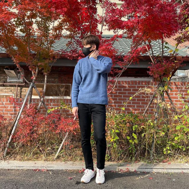 윤효진 on Instagram: "#협찬 이번에는 블론드나인(@blond9_official)에서 라운드니트를 협찬받았는데요! (@stylemate_official) 제가 입어봤는데 제가 민감성피부라 거친거는 잘 못 입거든요 근데 이제품