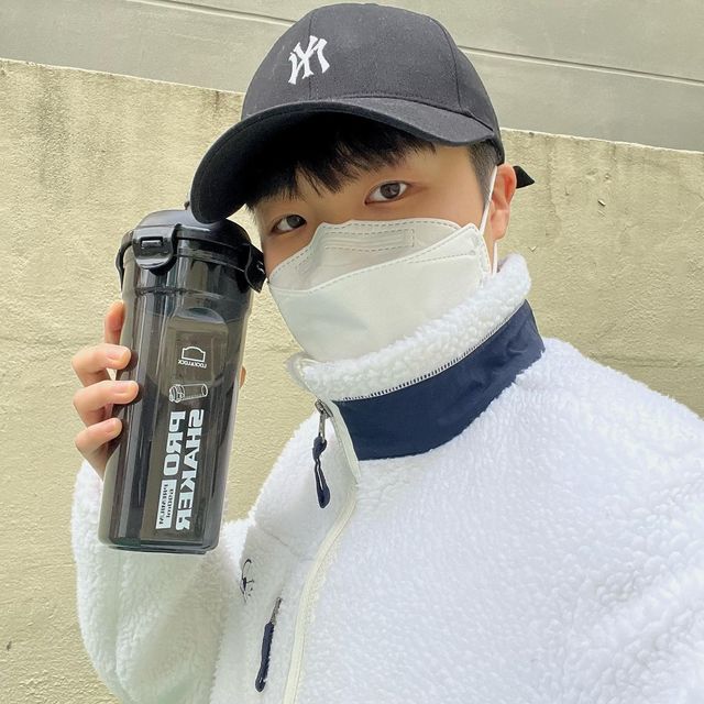 @_zeeeeen on Instagram: "#광고 #제품제공 @_pro_shaker 웨이트, 런닝 끝나면 #단백질 챙겨야되고 단백질 챙기려면 프로 쉐이커도 챙겨야지 #프로쉐이커 락앤락과 공동개발한 제품으로 전용 믹서가 들