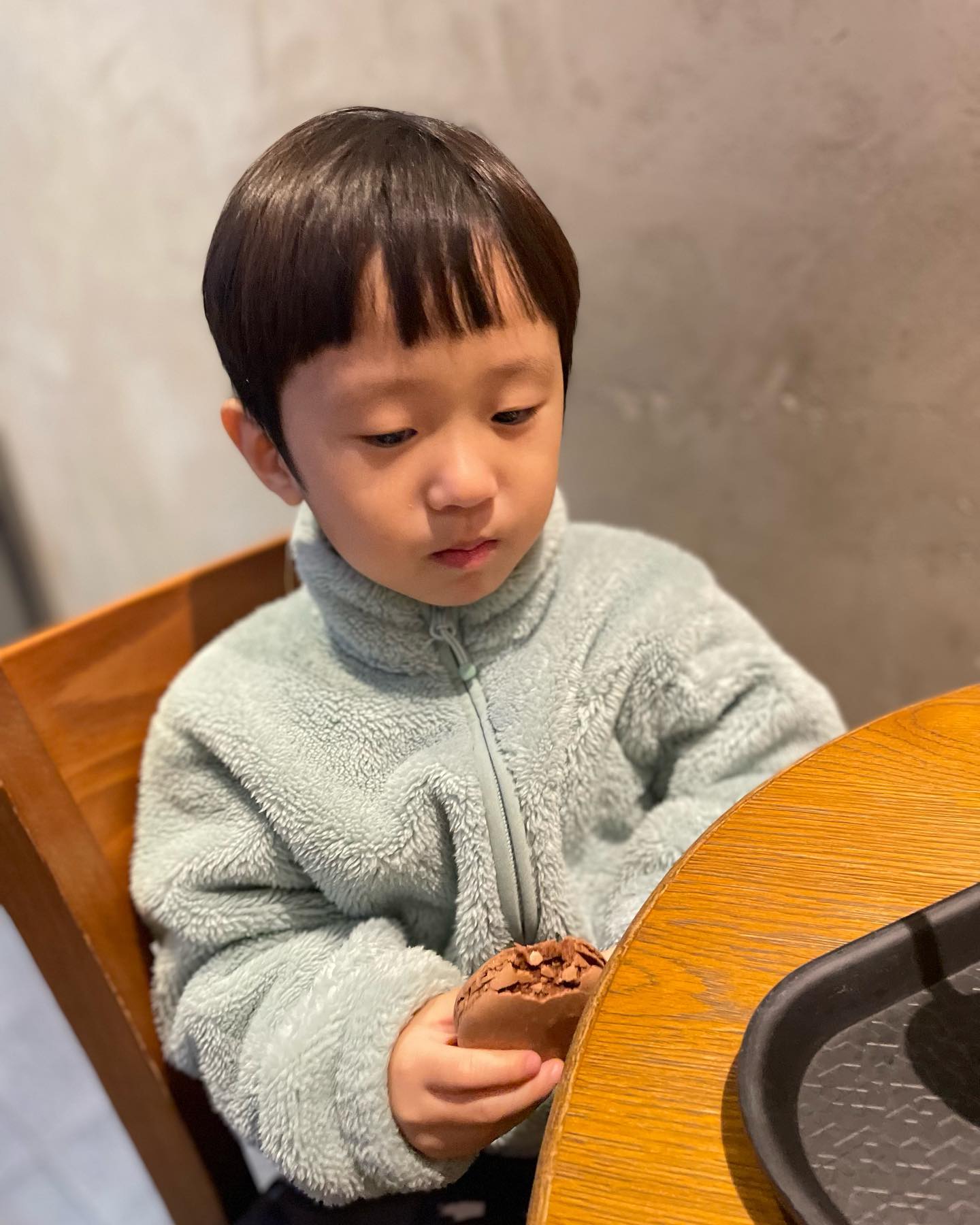 ⠀⠀⠀⠀⠀⠀⠀⠀⠀⠀⠀⠀⠀⠀⠀⠀
이제 마카롱도 먹는 엉아

당당히 초콜릿마카롱 집고 딸기쥬스집어서 
계산대에 척

⠀⠀⠀⠀⠀⠀⠀⠀⠀⠀⠀⠀⠀⠀⠀⠀
계산은 ??

⠀⠀⠀⠀⠀⠀⠀⠀⠀⠀⠀⠀⠀⠀⠀⠀