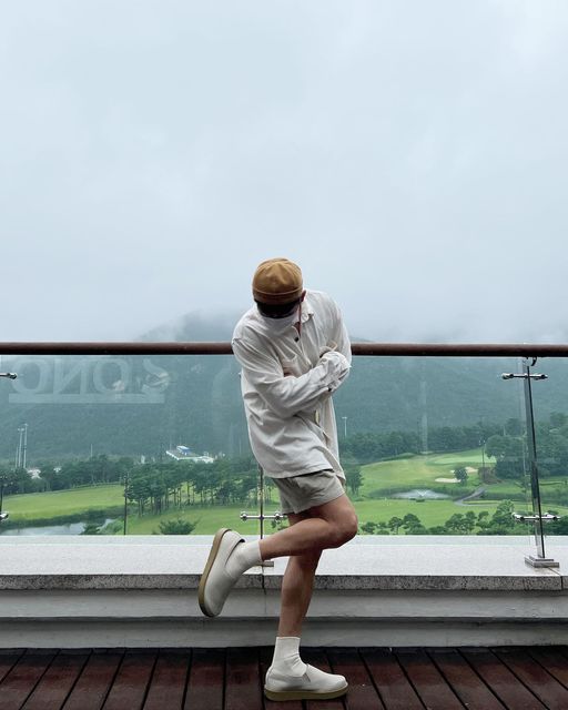 마일로 on Instagram: "#광고 리프니 '플라 슬립온 하이’ 친환경을 최우선적인 가치로 삼는 착한 브랜드 리프니의 업사이클 소재를 활용한 클로그 제품 이번 여행 내내 신고 다닐만큼 맘에 들