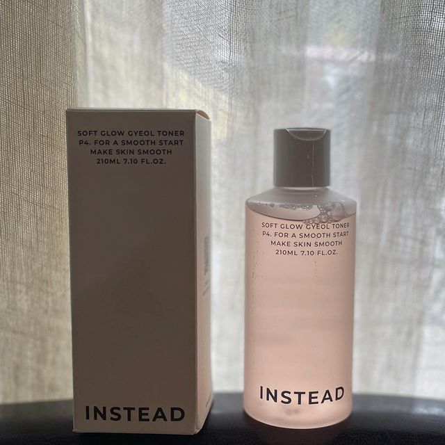 @najunasee on Instagram: "저자극 피부 결 관리를 위한 인스테드 소프트 글로우 토너 ! 피부결이 정돈되고 3종 히알루론산이 들어있어 겉돌지 않고 바로 흡수돼서 개인적으로 너무 추천하는 제품