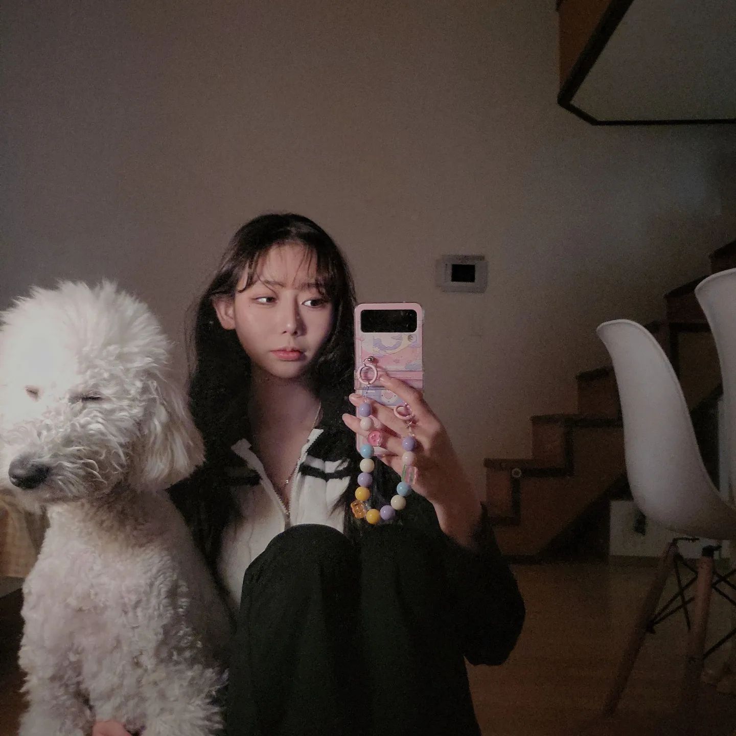 같이 퇴근하고 졸린 말슈기🥺
.
.
.
.
.
.
.
.
.
.
.
.
.
.
.
.
#데일리 #일상 #맞팔 #선팔하면맞팔 #오늘의훈녀 #감성 #멍스타그램 #강아지 #멍팔 #스탠다드푸들 #대형견 #27 #좋아요반사 #첫줄반사 #셀피 #selfie #dog #likeforlikes  #소통 #갤럭시 #복층 #좋반 #선팔하면맞팔 #댓글반사 #96년생 #도그루프탑 #패션 #밤 #ootd #오오티디
