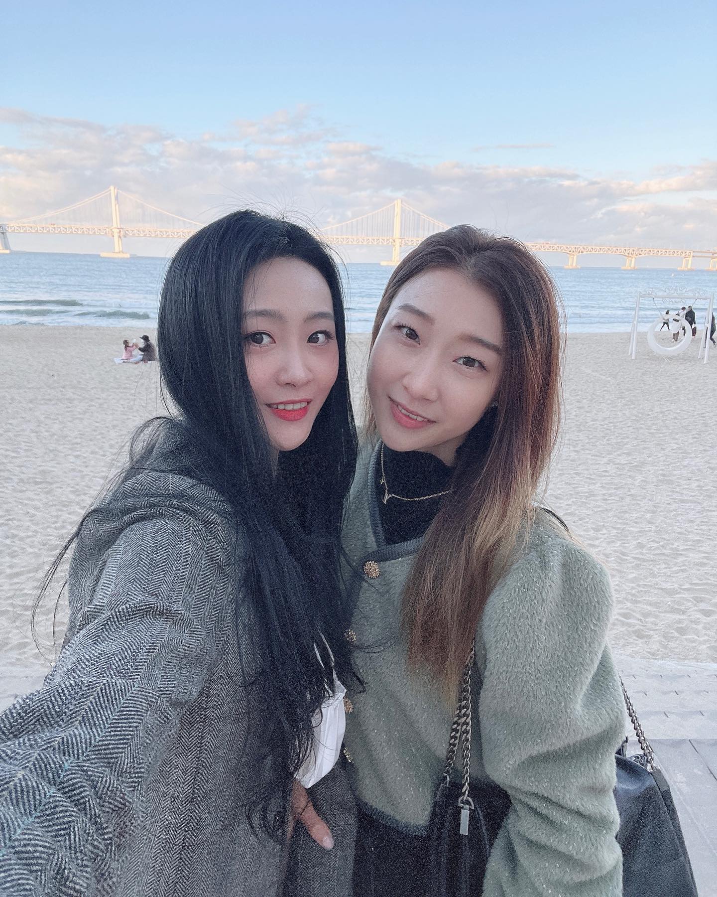 🥰5년만에 한국 온 언니
언니가 한국오면 내가 외국에.. 내가 한국오면 언니가 외국에😂
언제봤는지 기억도 안날 정도였다구
드뎌 봤는데 돌아가기전 한번밖에 못 보다니 세상 아쉽🥲
✈️언넝 돈 벌어서 뉴욕 갈겡!!!!