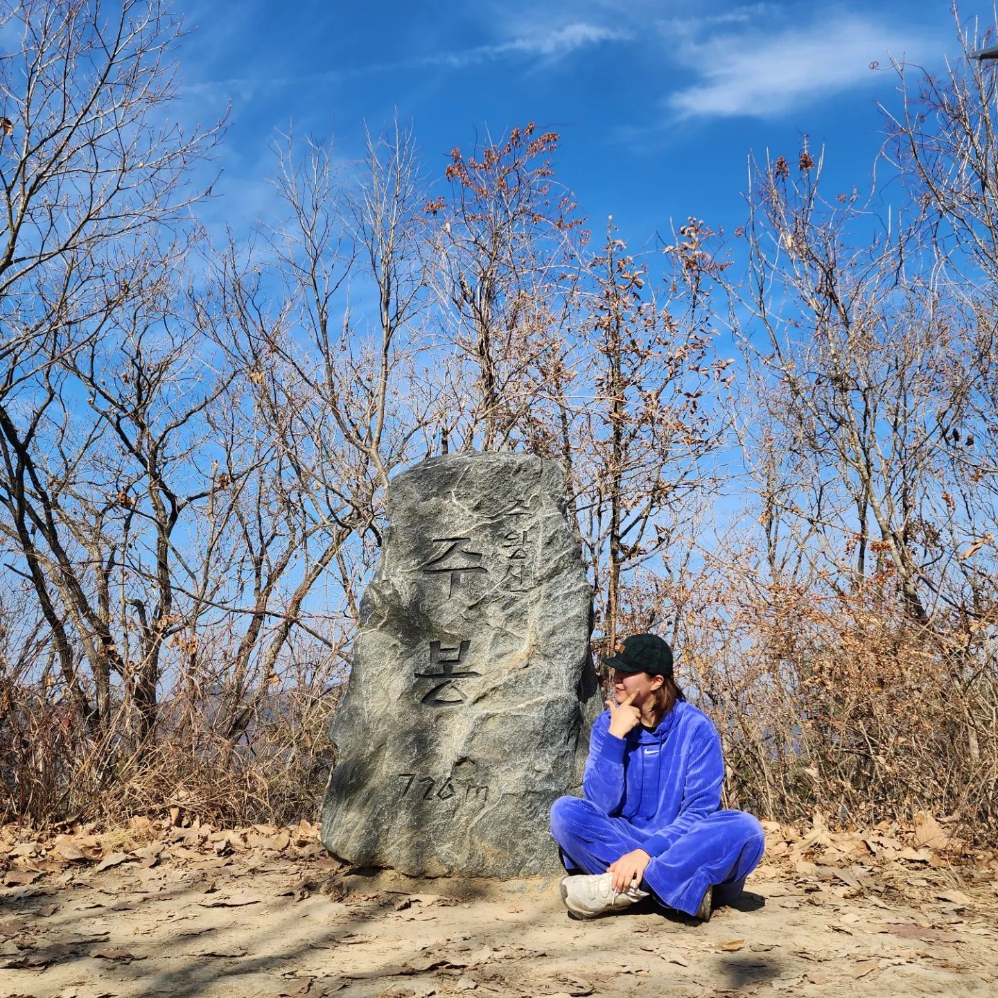2022년 아마도 마지막 등산기록 ⛰️ 

무거운 몸 이끌고 겨우 등반했던 주왕산
단풍 보러 갔는데 늦어서
조금은 아쉬웠지만....
진쓰들 덕분에 주봉까지 등반도 하고
솔샘온천에서 온천도 즐기고
외바우로 배부르게 마무리했던 날 ❤️ 

#지난주말기록 #주왕산 #주왕산단풍 #솔샘온천 #외바우
#ootd #등산스타그램 #경북등산투어