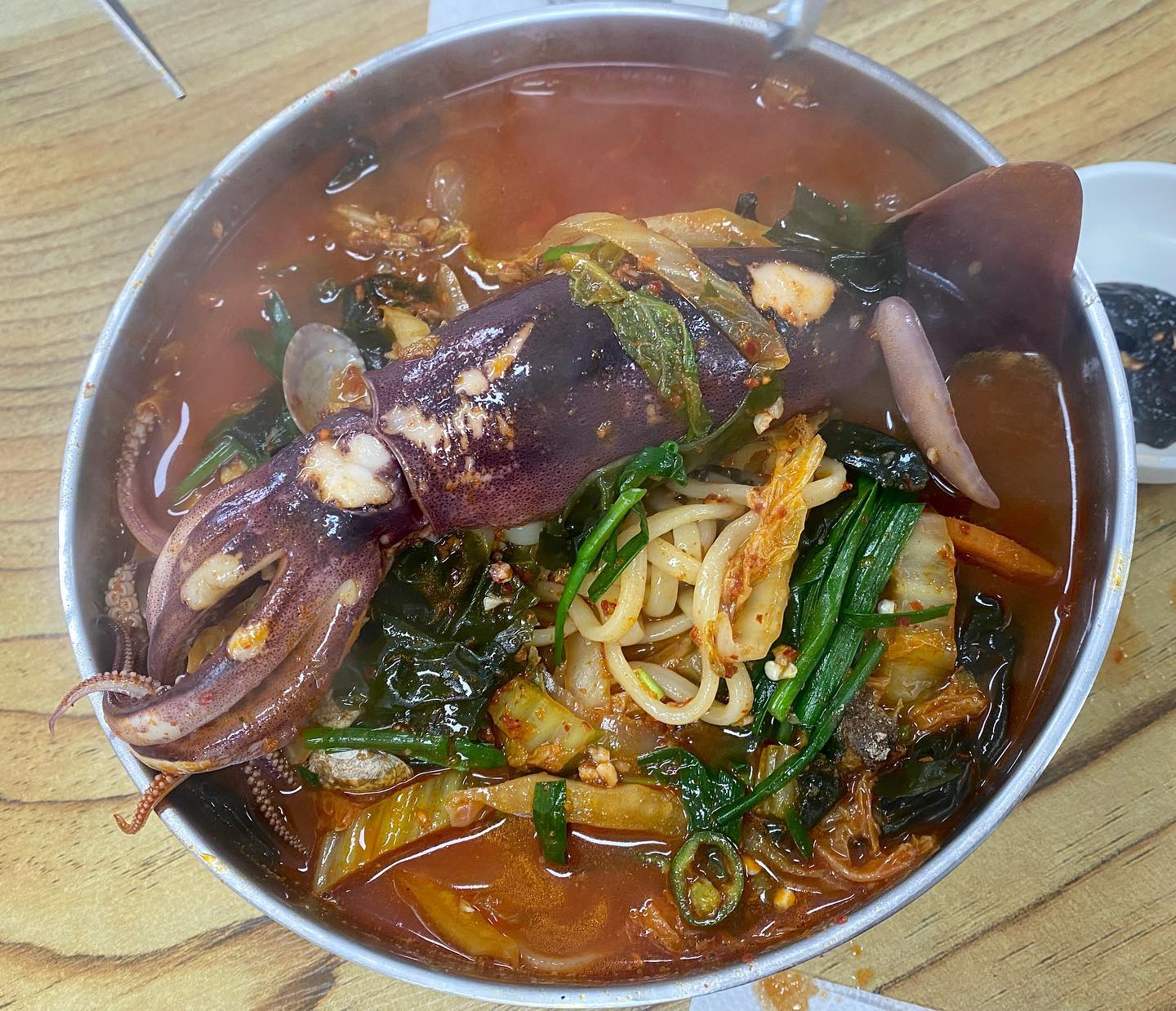 충주맛집 , 풍년식당

쯔양님이 왔다해서 간 풍년식당
너구리짬뽕 유명하다고 해서 주문 !!
통오징어가 올라가고 안에 미역이 가득가득 너구리짬뽕 공감공감 !!🙌
탕수육은 쏘쏘 !! 

#풍년식당 #충주풍년식당 #충주맛집 #너구리짬뽕 #충주쯔양 #충주백반기행