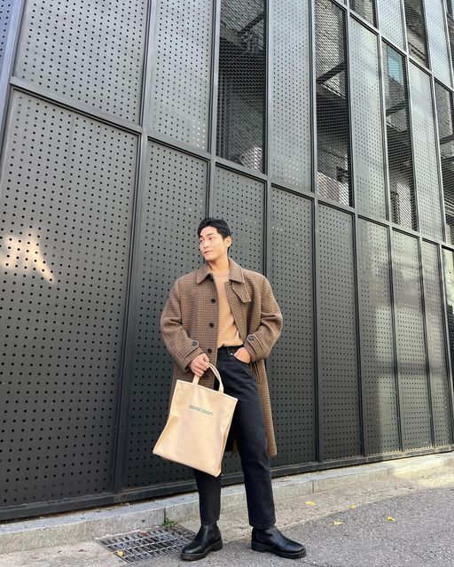 백팡 on Instagram: "#협찬 오늘은 @geecoon_official 에서 에코백을 받아 리뷰합니다! 1. 베이지 색감이 예쁜 베이지의 정석인 것 같아요😄 베이지라고 하면 약간의 불안함이 있는데 우리가 흔히 예