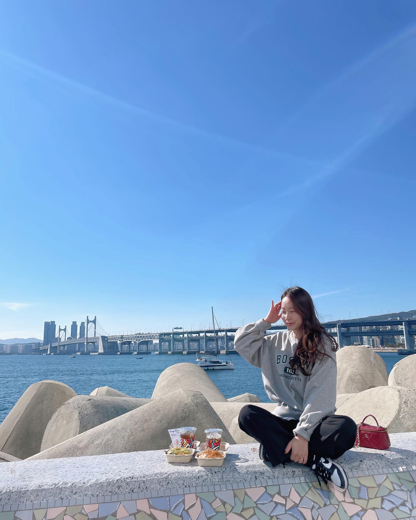 제일 좋아하는 포토스팟📸
몇년은 안갈줄알았던 부산...ㅋㅋㅋㅋ
국내는 어디든 가깝네요?
화장품 좀 챙겨갈걸....😭