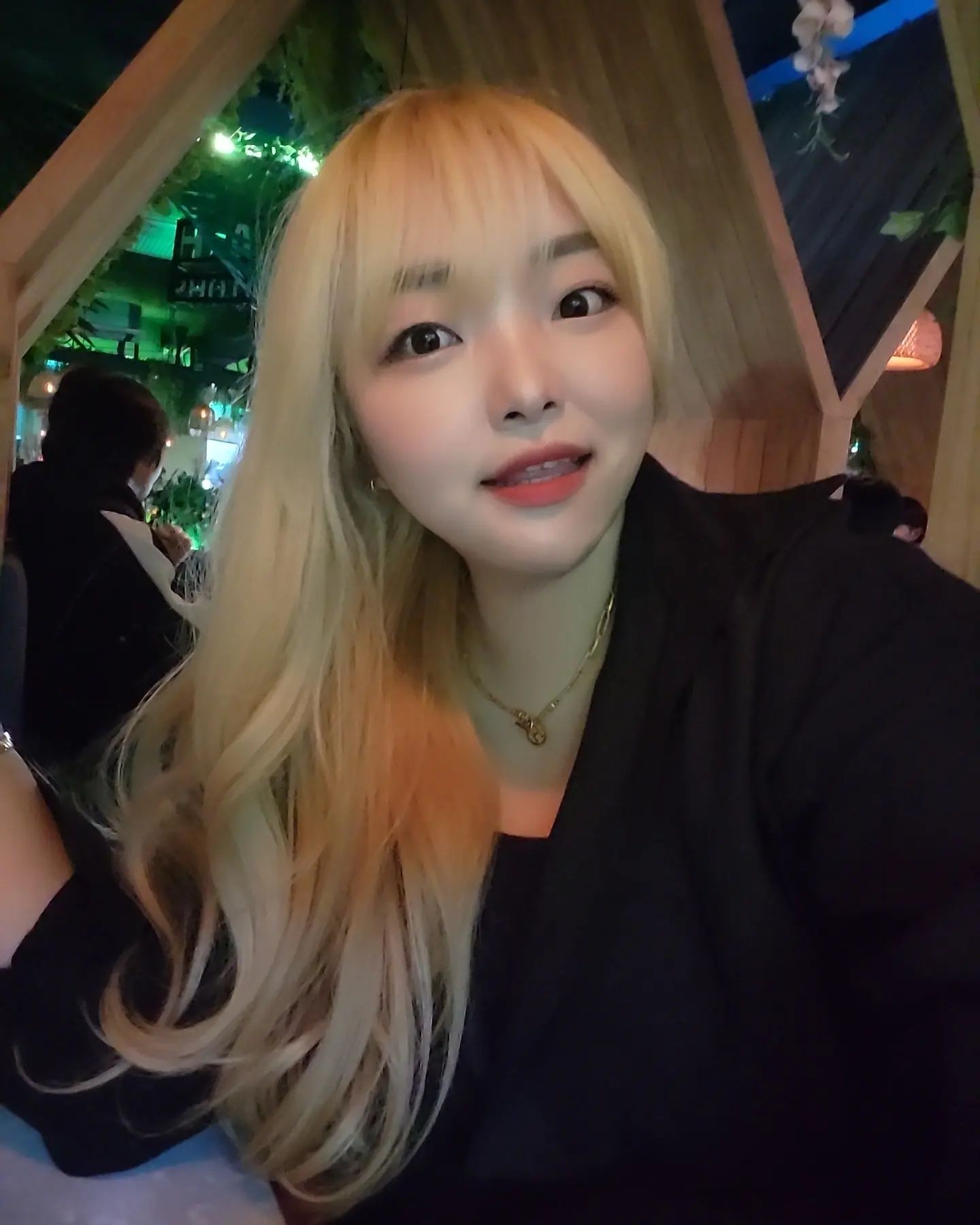 젊은이들 술집 🍾
나여기 있어도 되는거지..?😅

#할라 #푸른술집할라 
hala_guwol