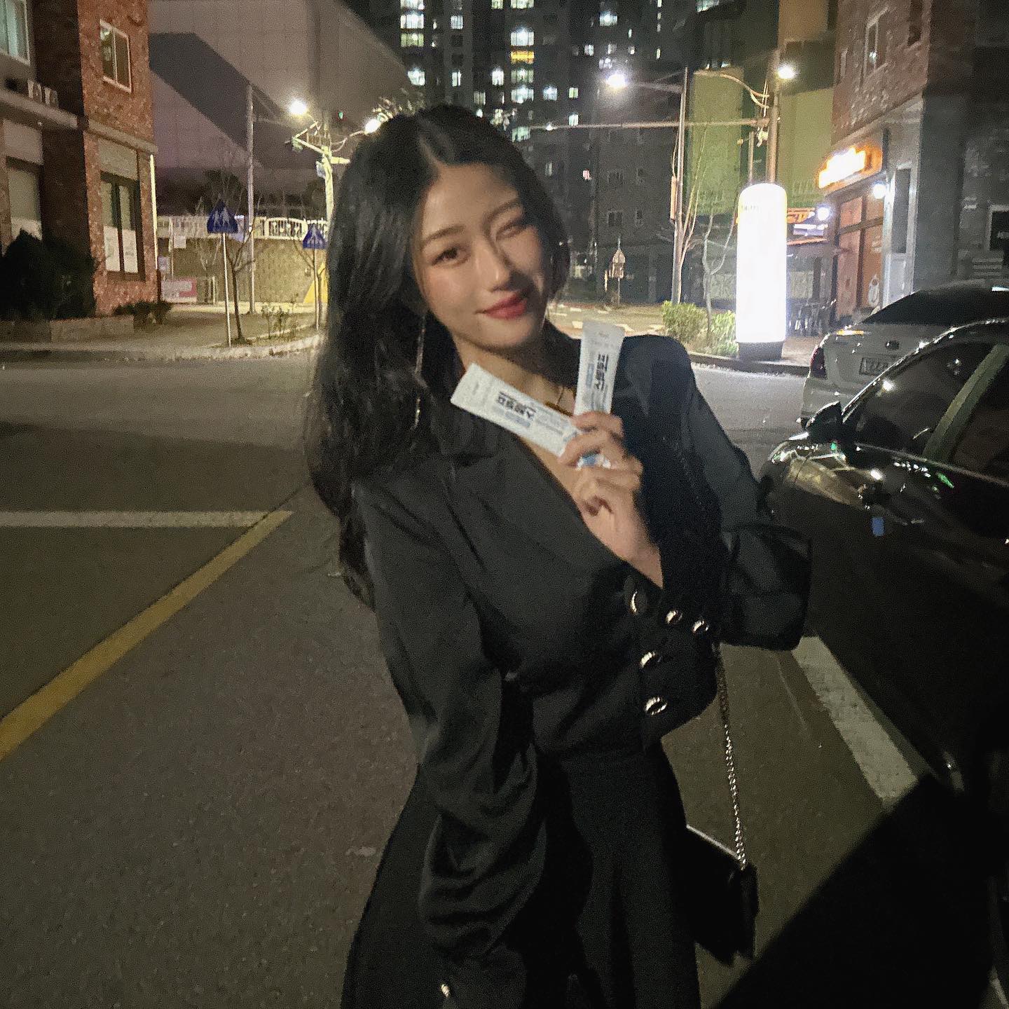 여전히 불규칙한 식습관이지만
매번 끼니 거르기 뭐할때
가볍게 물이나 우유에 한포 타먹으면
단백질 충전 가능!

분리유청단백질로 유당불내증이 있는 분들도 섭취 가능해요💪🏼

물에도 잘 녹아서 가방에 챙겨다니며
관리받을때나 가벼운 산책,
출근해서 물마시면서 타먹기에도 편리하더라구요!

운동하면서 단백질 보충하거나
비건, 채식 식단을 지키면서
부족한 단백질을 채우고자 하는 분들께 추천하는 제품:)