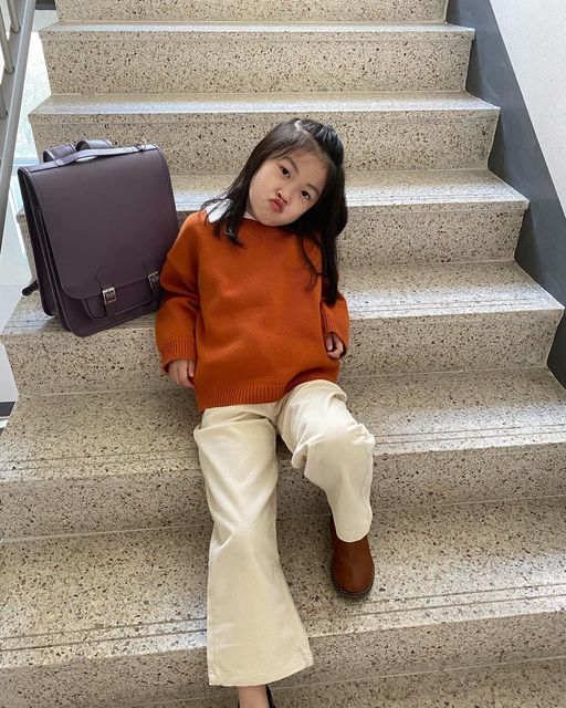 엄마가 딸에게 쓰는 편지 on Instagram: "#협찬 #수아베라망 어떤옷을 입어도 남자친구도 여자친구도 잘 어울리는 수아베라망에서 pre이벤트를 한대요🎉🎉 3종 기프트로 팍팍쏘는 이벤트 혜택