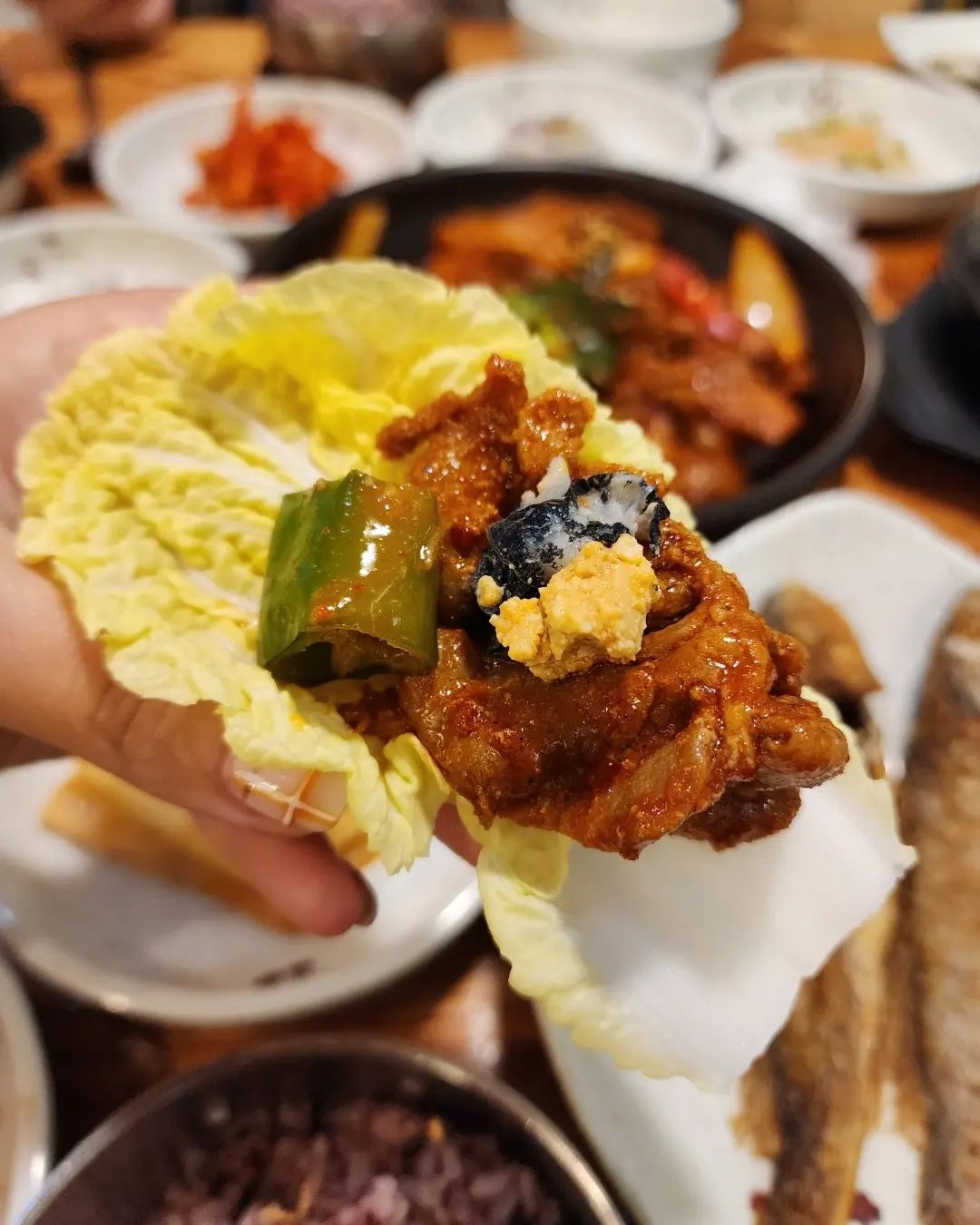 #협찬
넘 맛있는 잠실맛집 매화쌈밥롯데잠실점 
제육볶음도 넘 맛있지만 우렁쌈장도 마치 피넛버터처럼 고소해서 너무 좋았어요.

쌈채소들 너무 싱싱하고 아삭아삭
딸래미는 좋아하는 돈까스!

즐거운 가족외식.

#잠실맛집 #매화쌈밥롯데잠실점  #매화쌈밥 #잠실롯데맛집 #잠실데이트