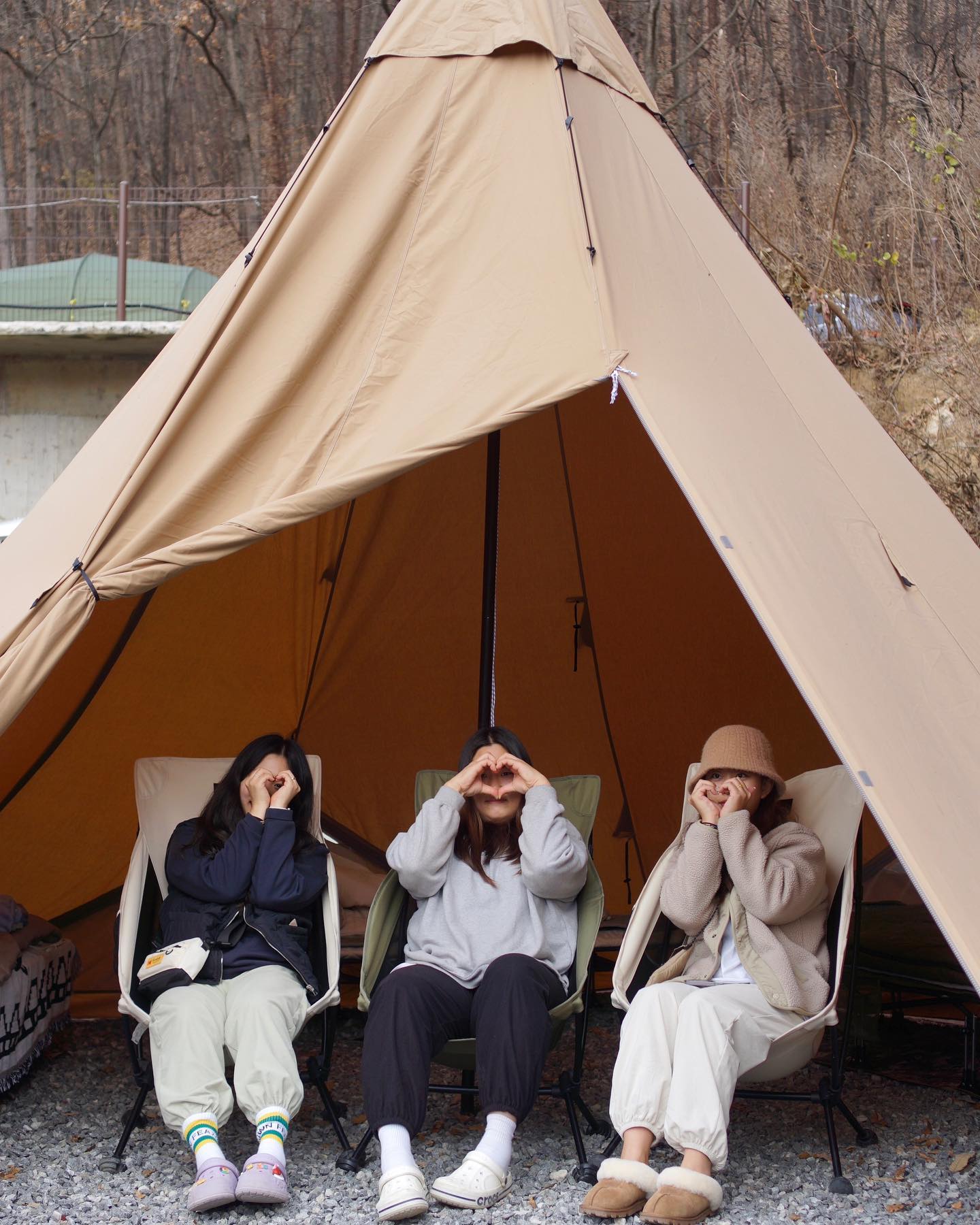 헤헤 뒷북러비 🫶🏻

이미 서우니랑 두유언니가 올려찌만
느림보도 올려봅니다 영차영차 🍂

지난 여름에도 넘 조았던 우리조합,
이번 가을에도 대성공 했어요 - 🤎

맞춘것도 아닌데 의자까지 모두 같은 우리들,
장비도 마음도 너무 잘맞네 🫶🏻