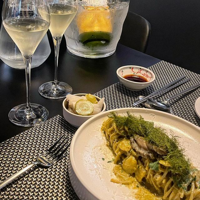 혜니 on Instagram: "#협찬 숙성모듬회와 파스타 모두 실패 없이 맛있게 한 테이블에서 즐기는 이곳! 합정역 한길비스트로에요😍 전복내장크림파스타는 아펠트라 면으로 특유의 식감도 좋고