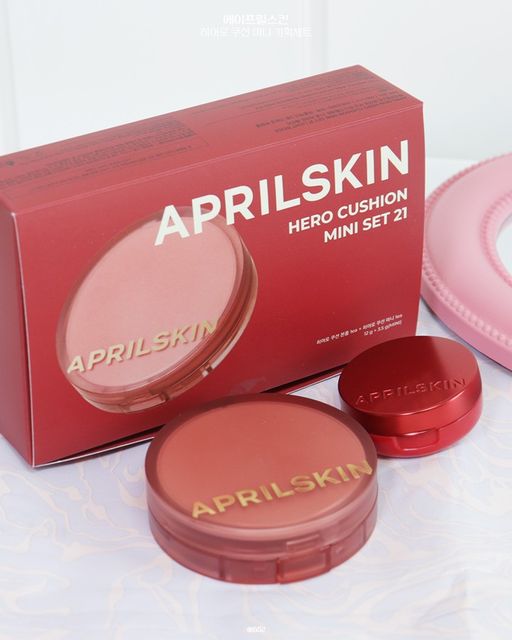 602(육공이) on Instagram: "#광고 @aprilskin_korea #에이프릴스킨 #히어로쿠션 　 요즘 미니쿠션 진ZZㅏ 많이 보이는 것 같아요🤗 파우치에 쏙 넣어다님서 수정화장 하기 좋아서 그런가 다들 하나씩