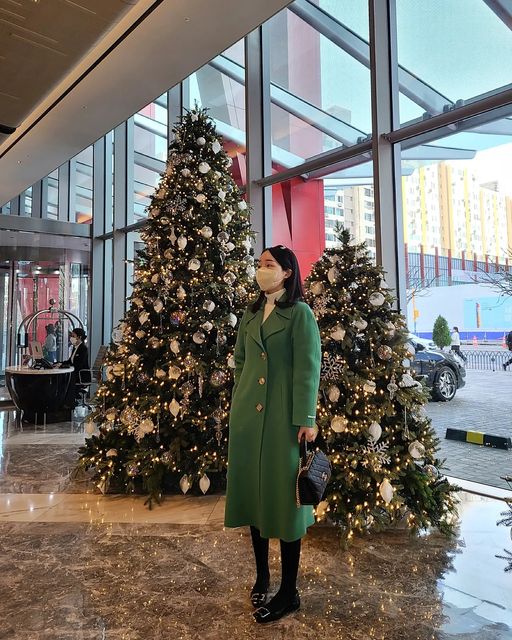 ғᴏʀᴇsᴛ ᴏғ, ᴡɪsᴅᴏᴍ 🧺 on Instagram: "#광고 #HEEROW 🧥 겨울코디는 딱히 무언가를 레이어드하지 않아도, 옷의 좋은 소재감만으로도 고급스러움이 완성되는 것 같아요🪡 비비드한 색감