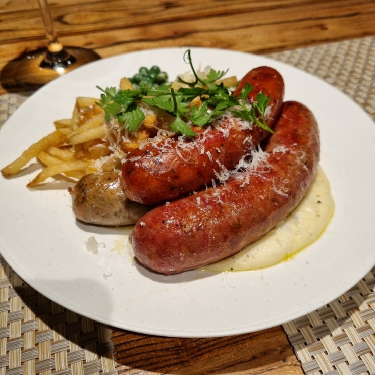 흑석동 맛집 '더큐어링' 다이닝펍 : 와인바, 서울 수제 뇨끼 맛집, 수제 소시지, 샤퀴테리
