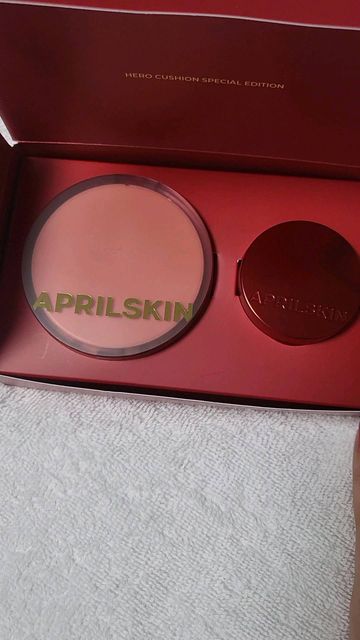 @jhjung_61 on Instagram: "#광고#@aprilskin_korea#에이프릴스킨#히어로쿠션#미니쿠션#쿠션추천#겨울쿠션#에이프릴스킨쿠션#촉촉한쿠션#커버력좋은쿠션#파운데이션추천#쿠션팩트#쿠션팩트추천#aprilski