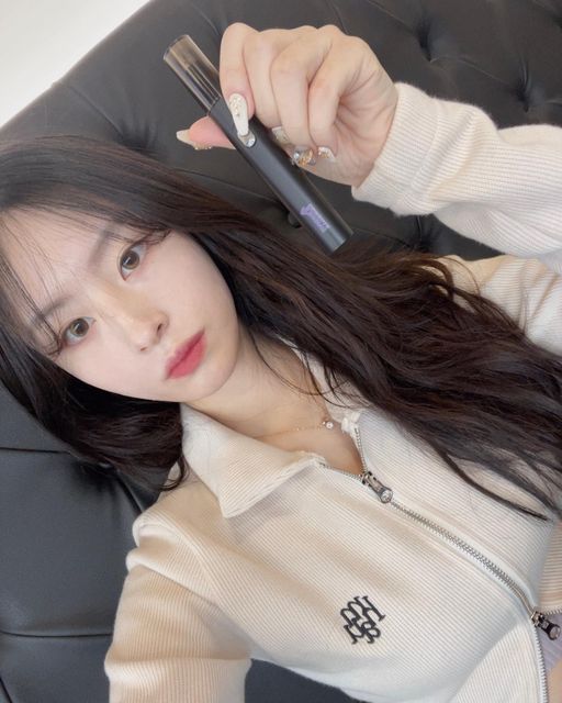 결 on Instagram: "#협찬

눈썹칼보다 자극적이지않고 편하게 제모할 수있는 멀티트리머🖤

구성은 바디제모,눈썹 제모, 얼굴 제모 ,코털 제모 이렇게 있습니다.

저는 눈썹 제모할때랑 얼굴 솜털 제모를 젤 잘 사용해요!

저는 얼굴에 솜털이 많아서 주기적으로 왁싱을 해주는데요:)

멀티트리머 하나면 왁싱샵 갈 필요가 없어져요👍
얼굴에 있는 솜털을 제거해주면 화장이 훠어얼씬 잘 먹는답니다 ㅎㅎ(저의 소소한 메컵 꿀팁)ㅎㅎ

#눈썹제모 #퍼플고릴라 #PurpleGorilla #제모기 #코털제거기 #헤어라인 #비키니라인 #다리털제모 #겨드랑이제모"