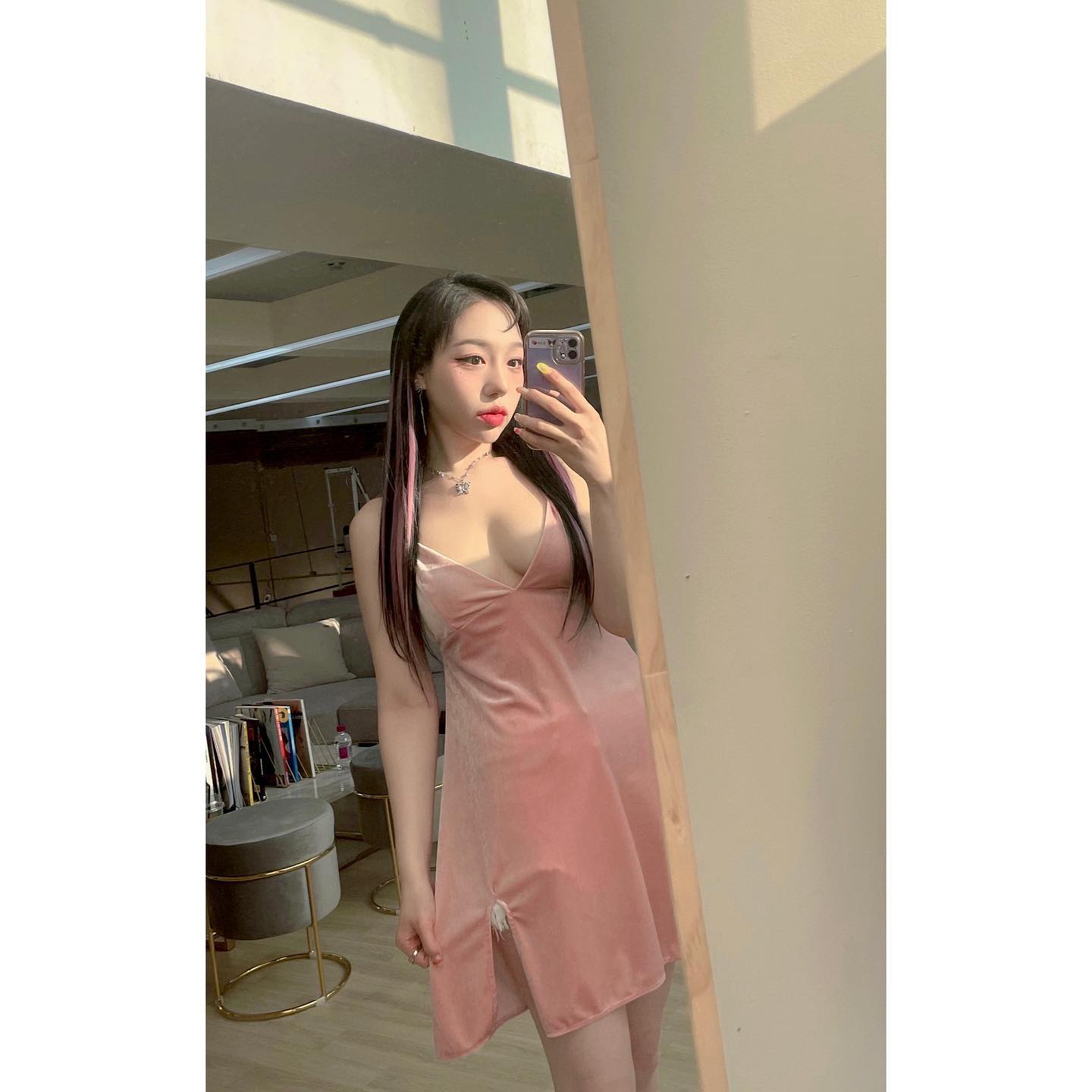 🌸🎀🦩🌷💖

여름 어디가쩌,,,🥺

#거울샷 #거울셀카 #촬영 #벨벳원피스 #오오티디 #fashion #photo  #model #photooftheday #selfcare #motd