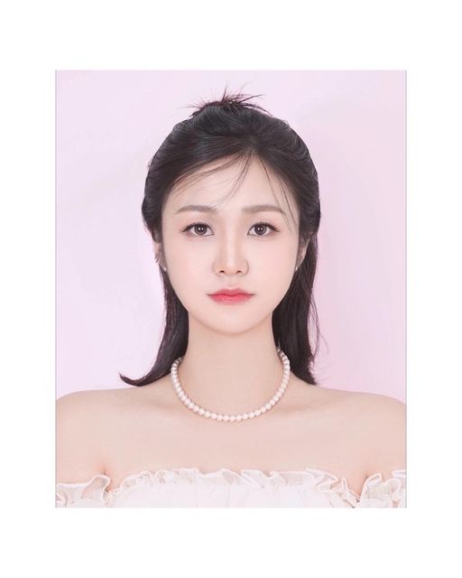 소연 on Instagram: "증명사진 찍는대놓고 프로필 사진 찍고 온사람은 바로 나🫠 피드 맞추기로 다시 올리기 🫶🏻 Make up @lenoa_makeup Photo studio @dontdostudio #프로필사진 #프로필사진촬영 #돈두스