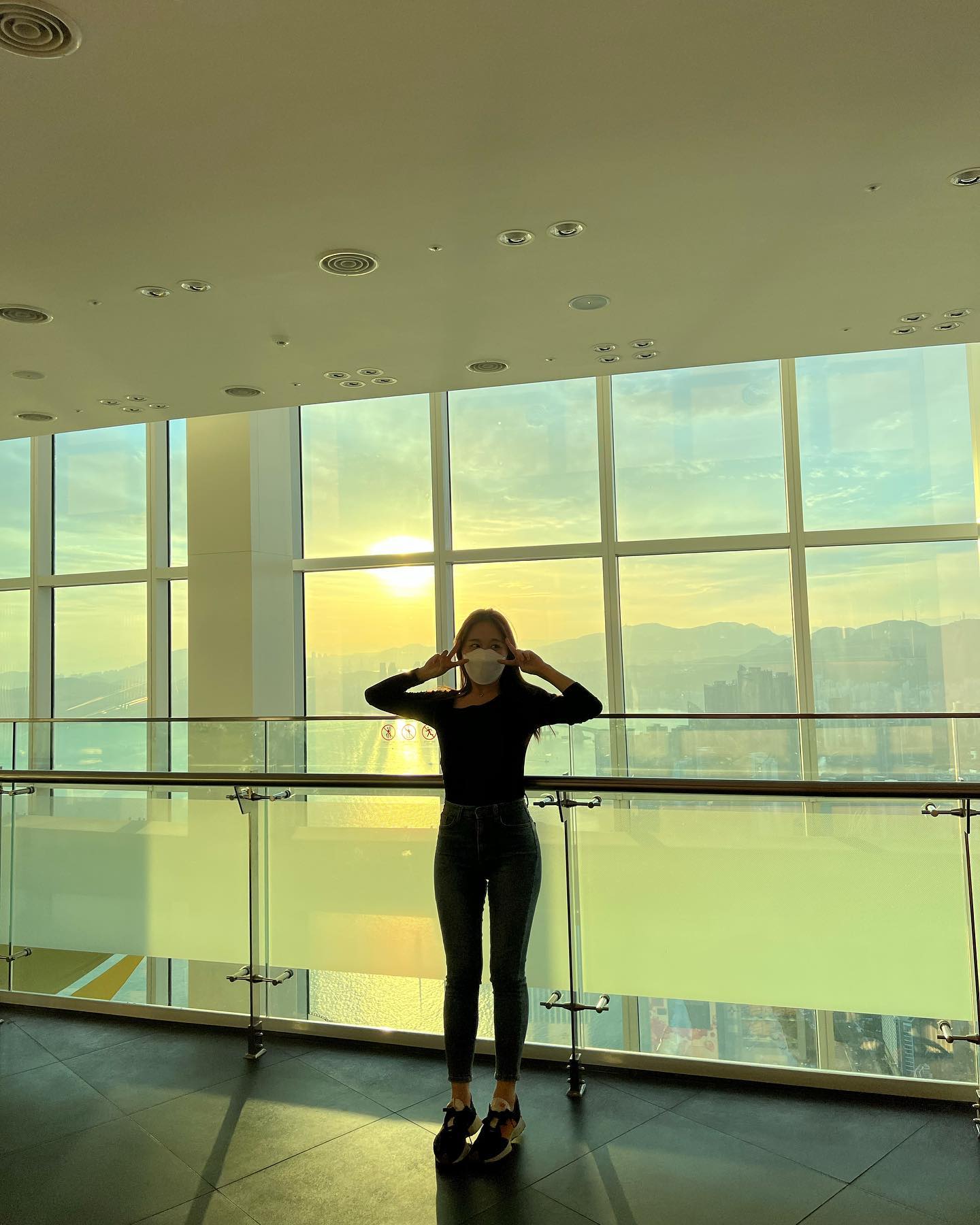 즐거웠던 부산여행♥️

날씨도 여행코스도 모두 완벽했던 부산! 언제 가도 새로운 볼거리가 가득한 것 같아요👀

12월 첫 금요일도 화이팅!

#현실은출근
